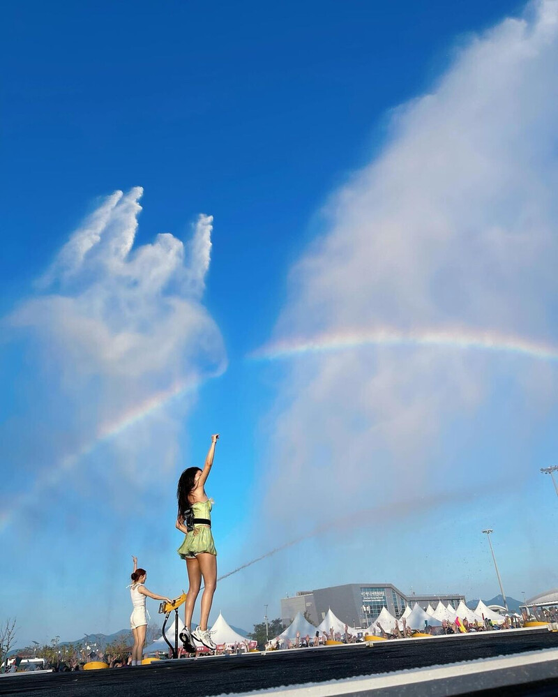 240831 SOLAR Instagram Update  -Waterbomb in Yeosu documents 11