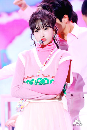 221112 Jo Yuri - 'Loveable' at Music Core