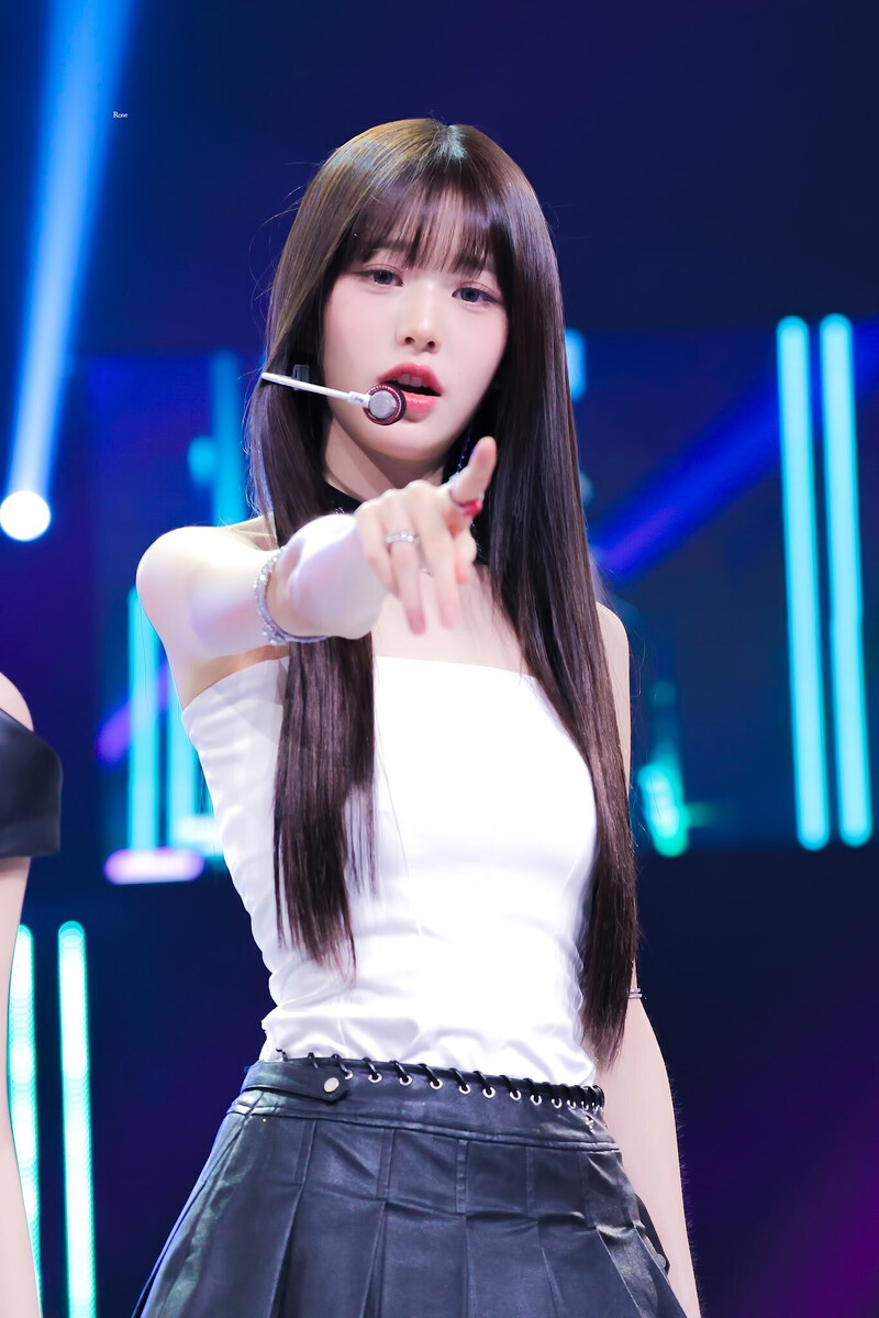 231109 Jang Wonyoung at Tik Tok Stage documents 4