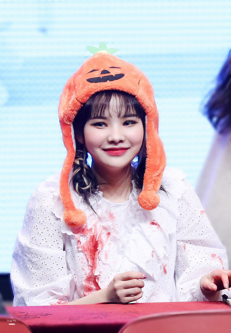 171029 Weki Meki Rina at Halloween 'WEME' Yeouido Fansign documents 1