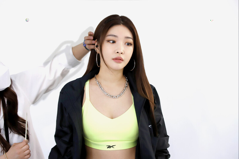 210614 Chungha Cafe Update - Reebok CF Behind documents 1