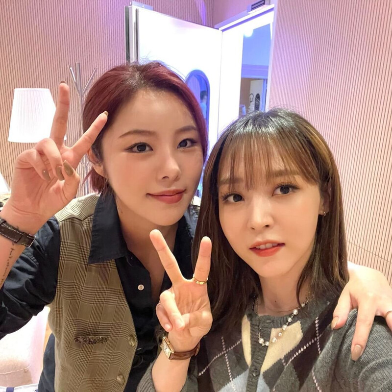 210915 Whee In Staff Instagram Update with Moon Byul documents 1