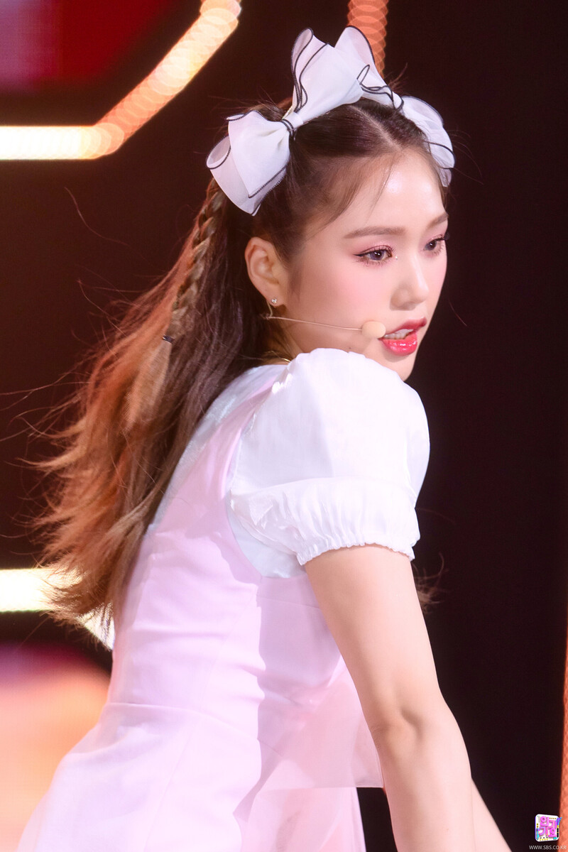 220410 OH MY GIRL Mimi - 'Real Love' at Inkigayo documents 4