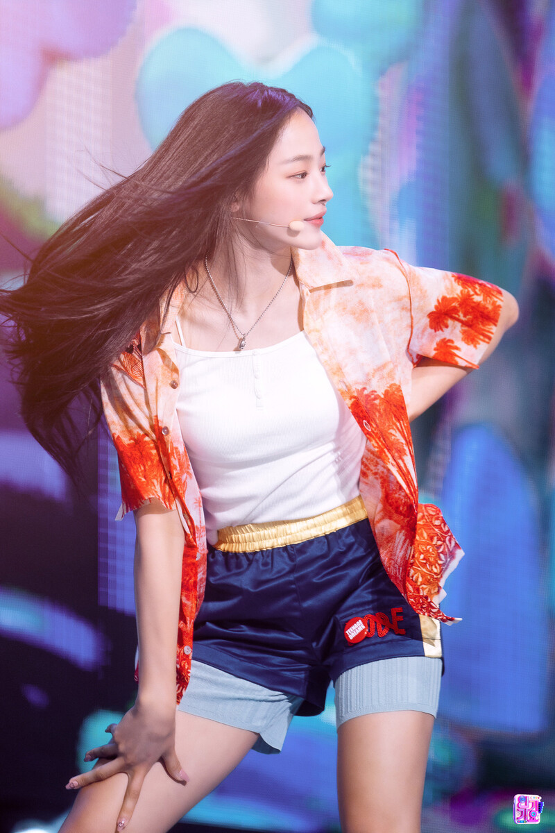 220814 NewJeans Minji - 'Attention' at Inkigayo documents 17