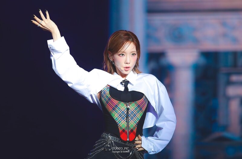 220820 Taeyeon at SMTOWN LIVE 2022: SMCU EXPRESS documents 3