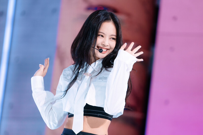 220925 BLACKPINK Jennie - 'Shut Down' at Inkigayo documents 2