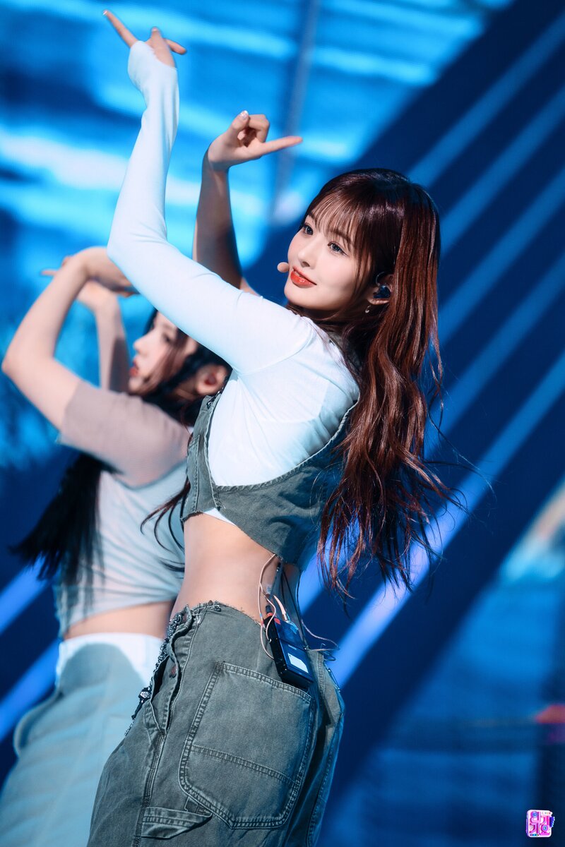 230402 NMIXX Sullyoon - 'Love Me Like This' at Inkigayo documents 2