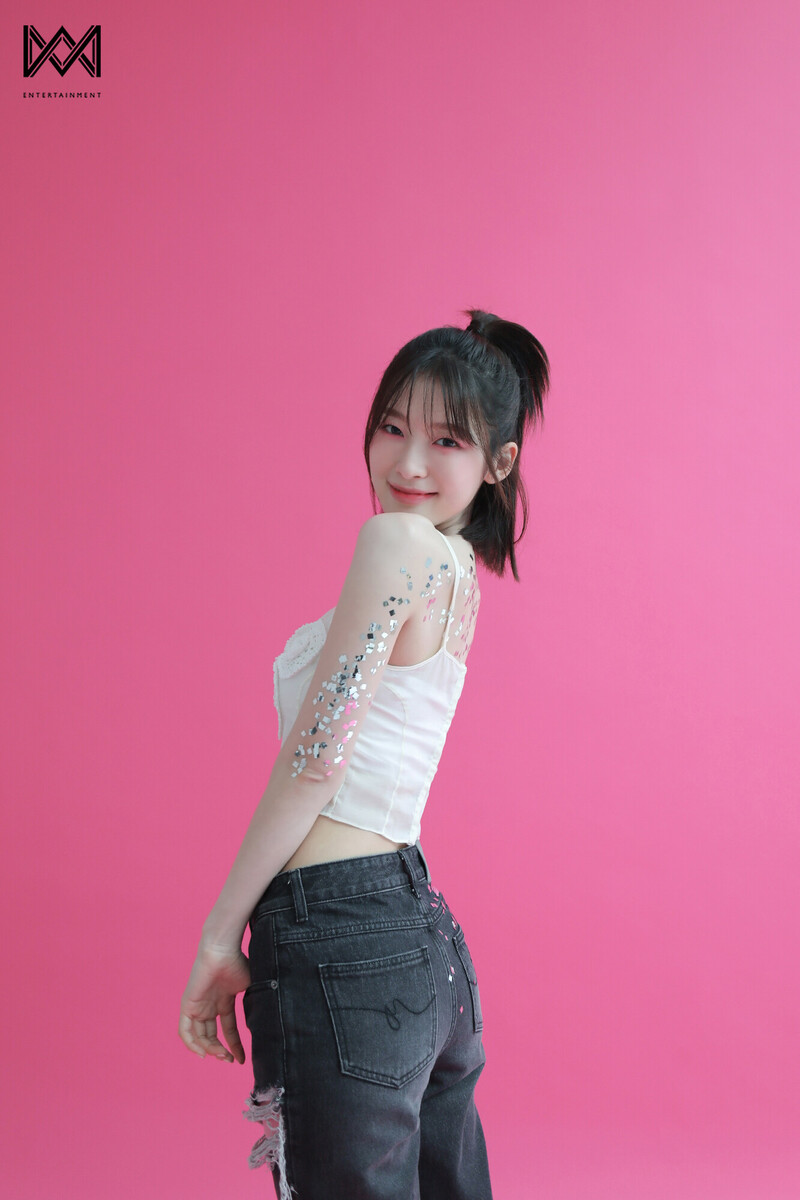 240520 WM Entertainment Naver Post with Arin - Singles Magazine Behind the Scenes documents 17