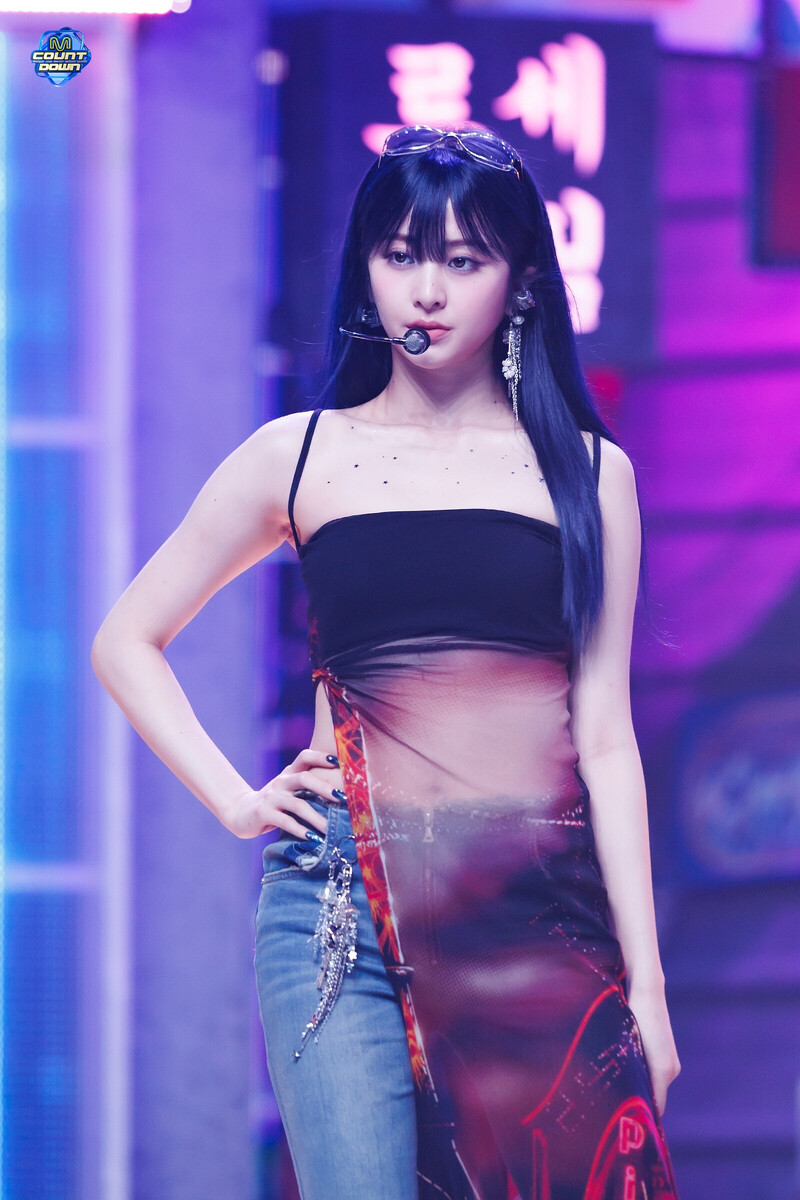 240905 LE SSERAFIM Yunjin - 'CRAZY' + '1-800-hot-n-fun' at M COUNTDOWN documents 1