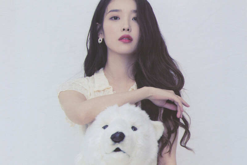 IU 2022 Season's Greetings (Scans) documents 4