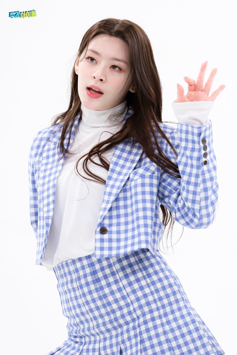 220301 MBC Naver - STAYC at Weekly Idol documents 14