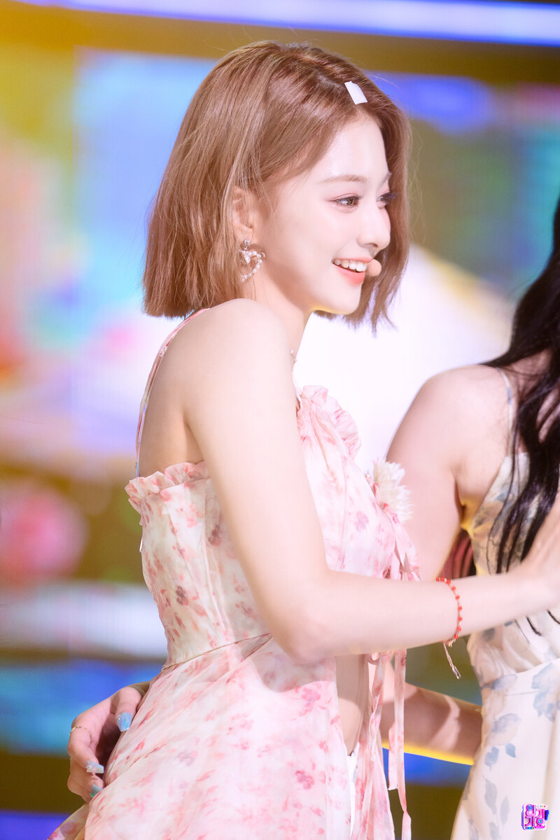 220710 fromis_9 Nagyung - 'Stay This Way' at Inkigayo documents 7