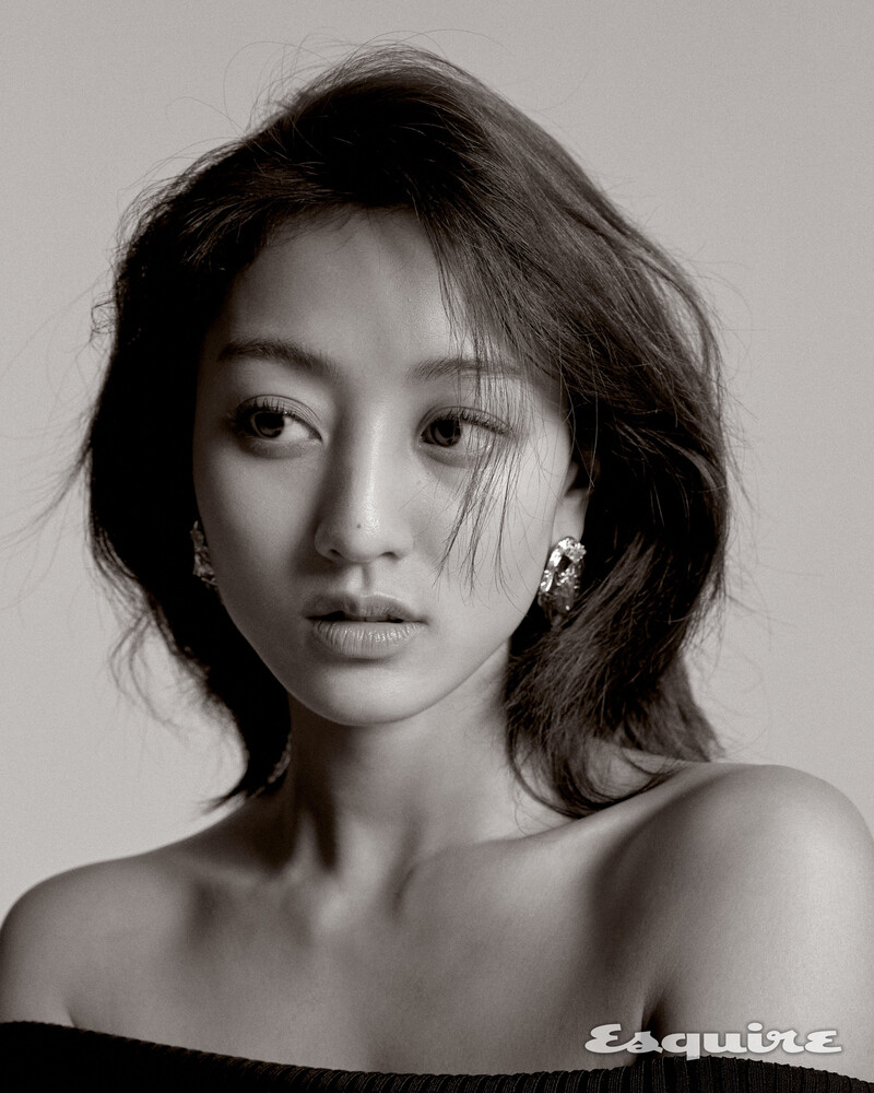 JIHYO x ESQUIRE KOREA - September 2023 Issue documents 5