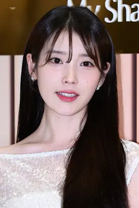 240807 IU - Estée Lauder Event