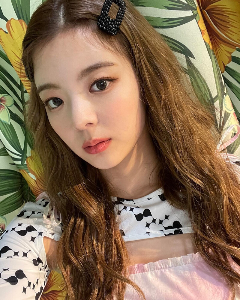 210701 ITZY Instagram Update - Lia documents 7