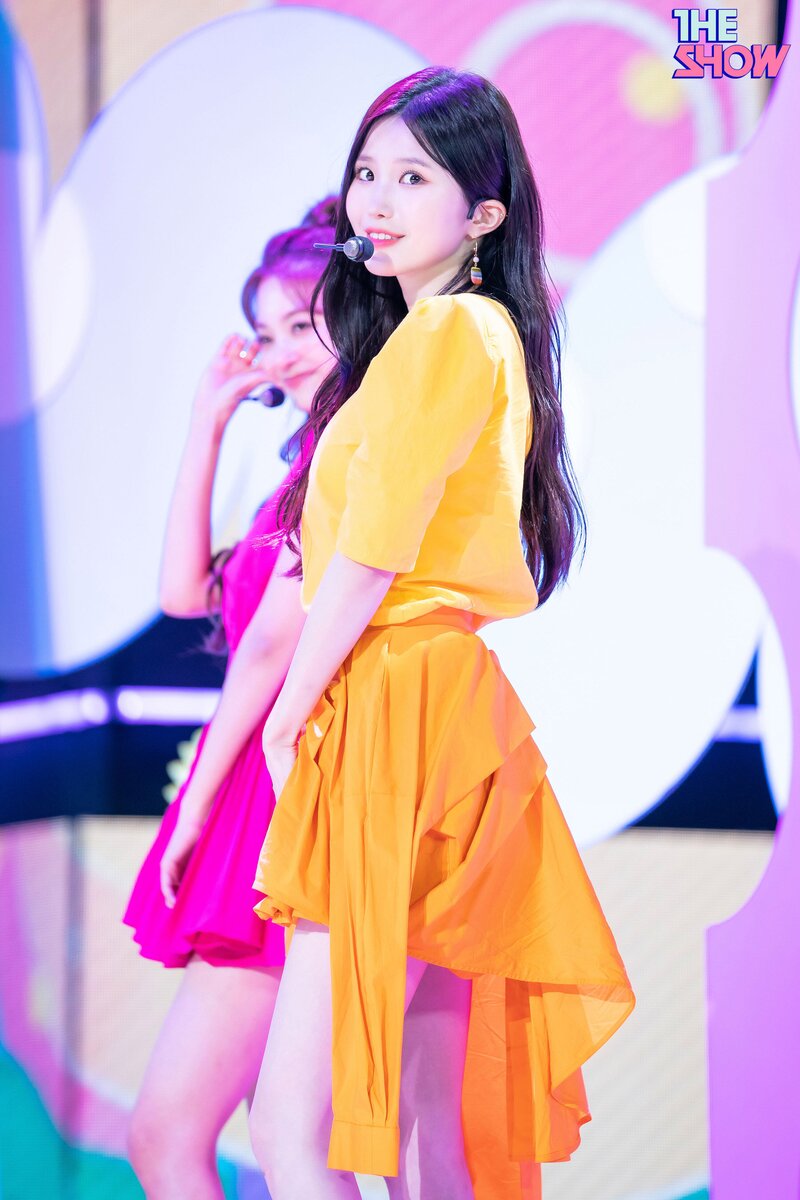 210907 fromis_9 - 'Talk & Talk' at The Show documents 16