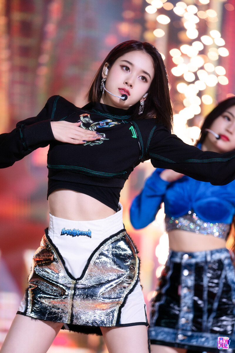 220306 STAYC J - 'RUN2U' at Inkigayo documents 5