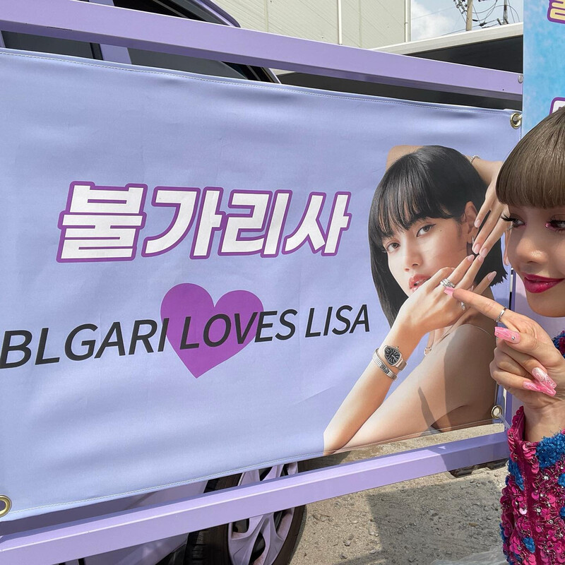 220910 - LISA Instagram Update documents 4