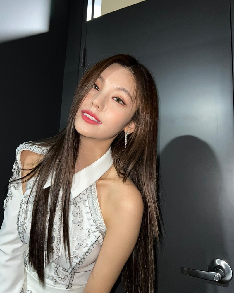 221008 ITZY Instagram Update - Yeji - The Fact Music Awards documents 8