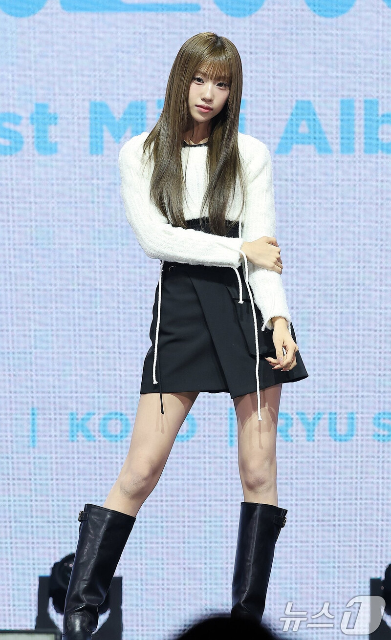 241125 izna Choi Jungeun - at First mini-album 'N/a' Showcase Event documents 6