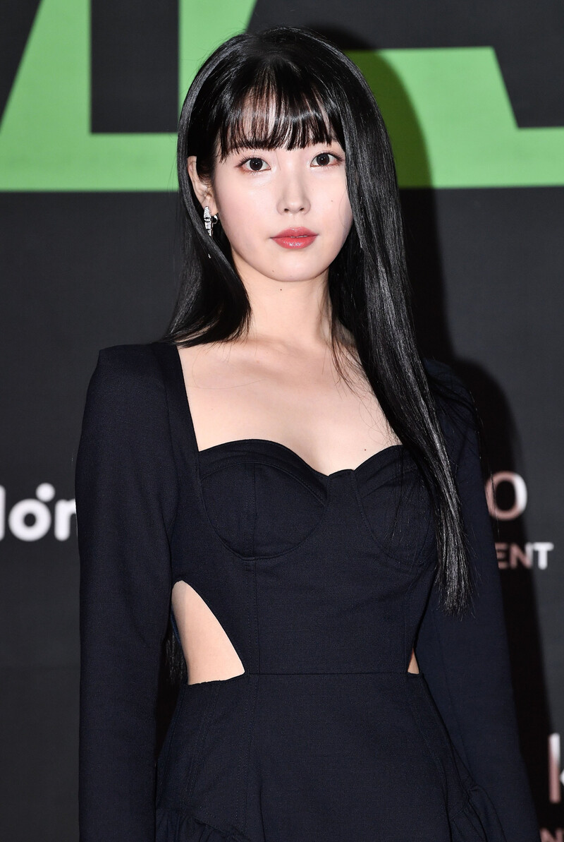 211204 IU at 2021 Melon Music Awards documents 4