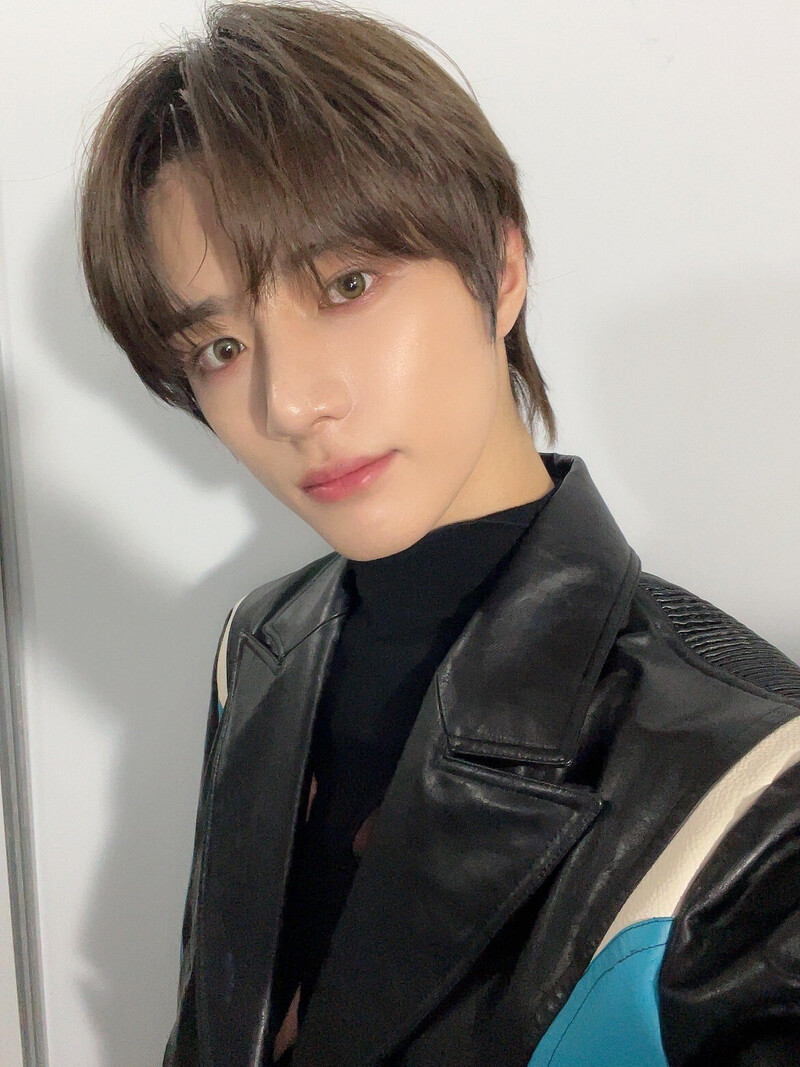 221127 TXT Twitter Update - Beomgyu | Kpopping