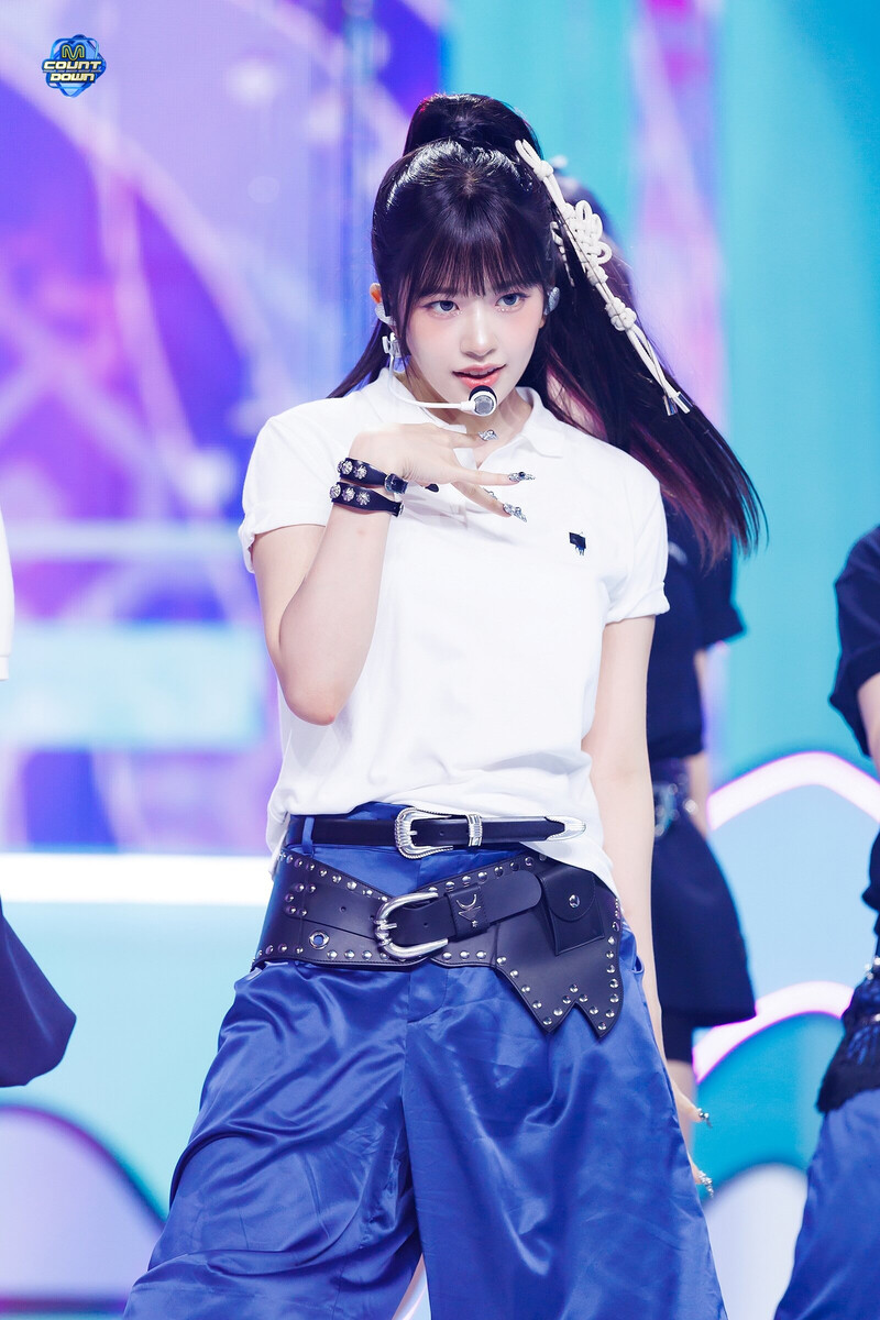 240502 IVE Yujin - 'HEYA' at M Countdown documents 5