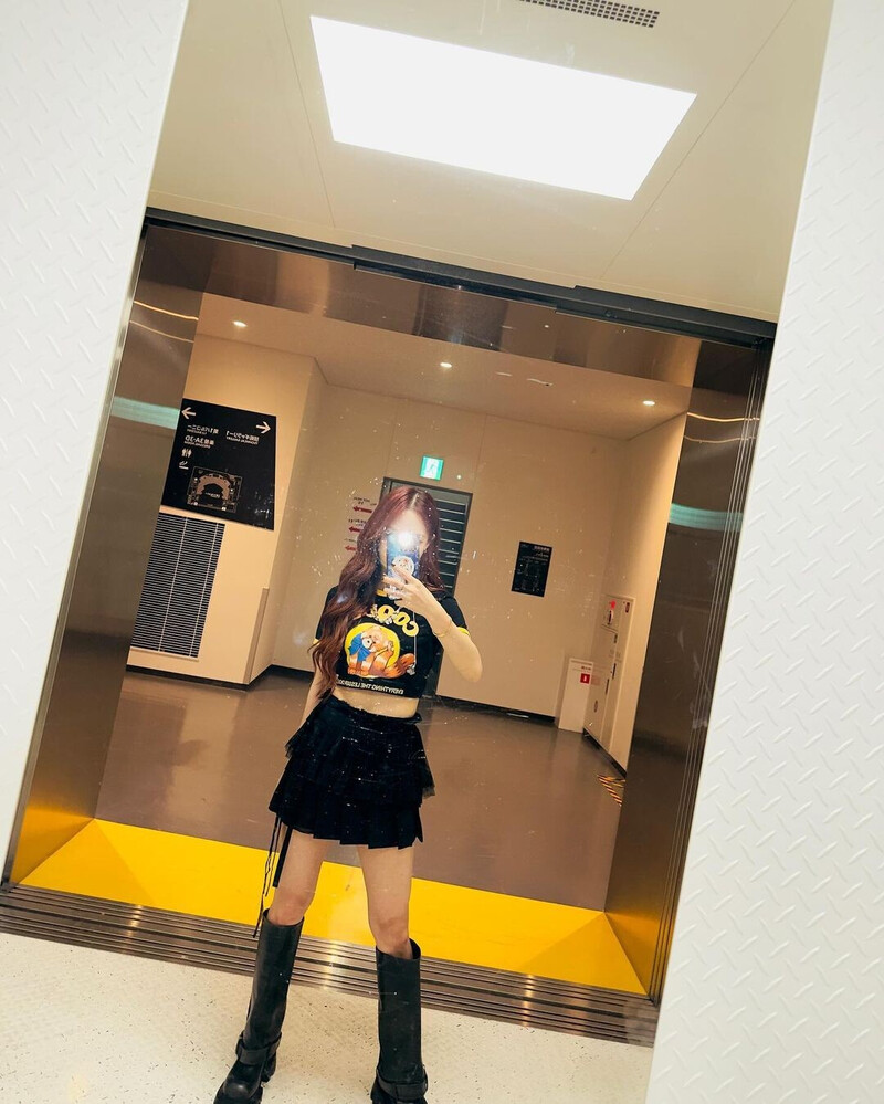 240929 MOONBYUL Instagram Update documents 5