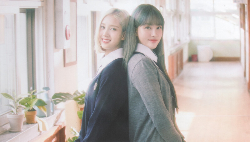 STAYC - 2022 Season's Greetings (Scans) documents 5