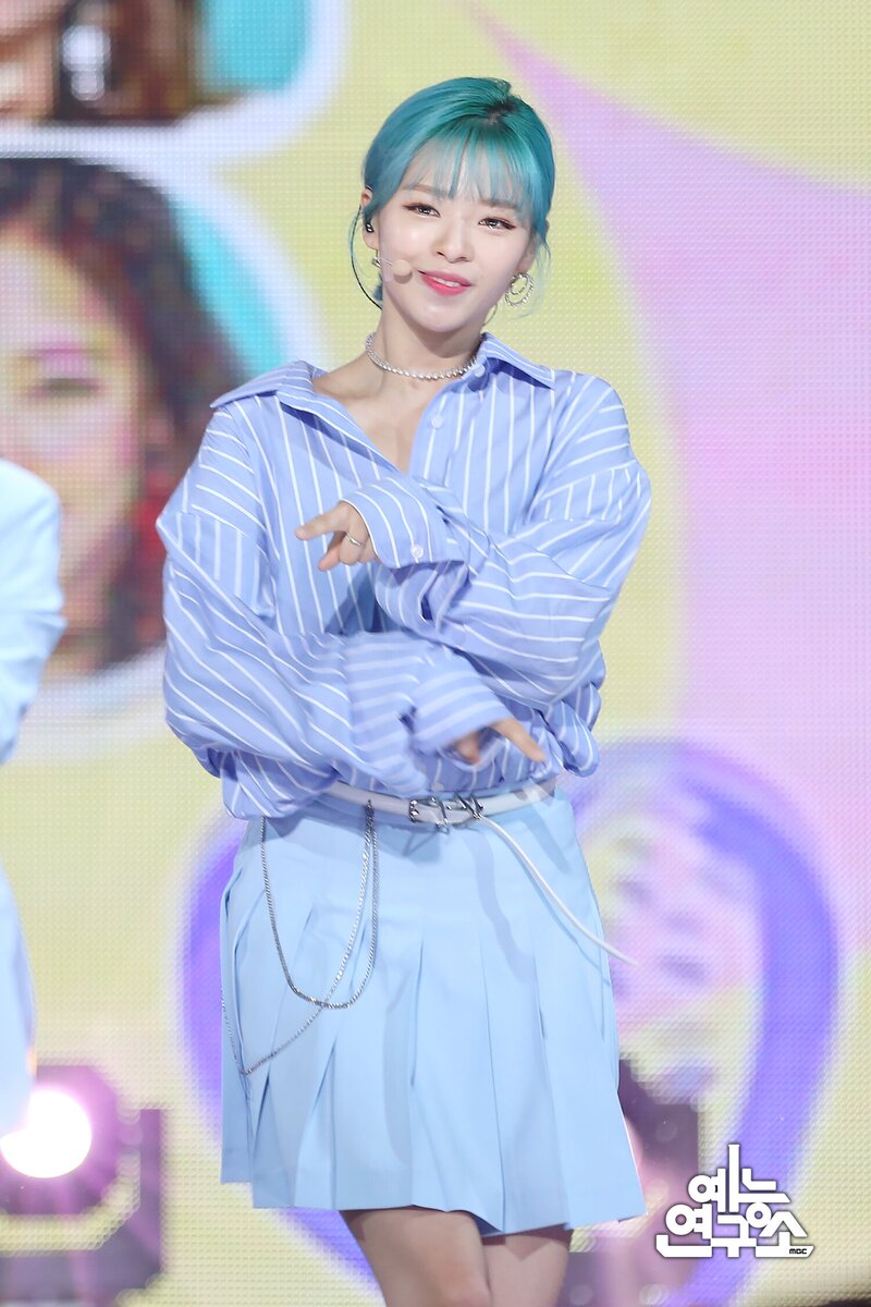 180428 TWICE Jeongyeon - 'What is Love?' at Music Core documents 3