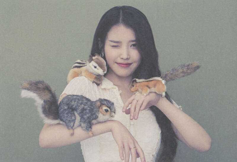 IU 2022 Season's Greetings (Scans) documents 3