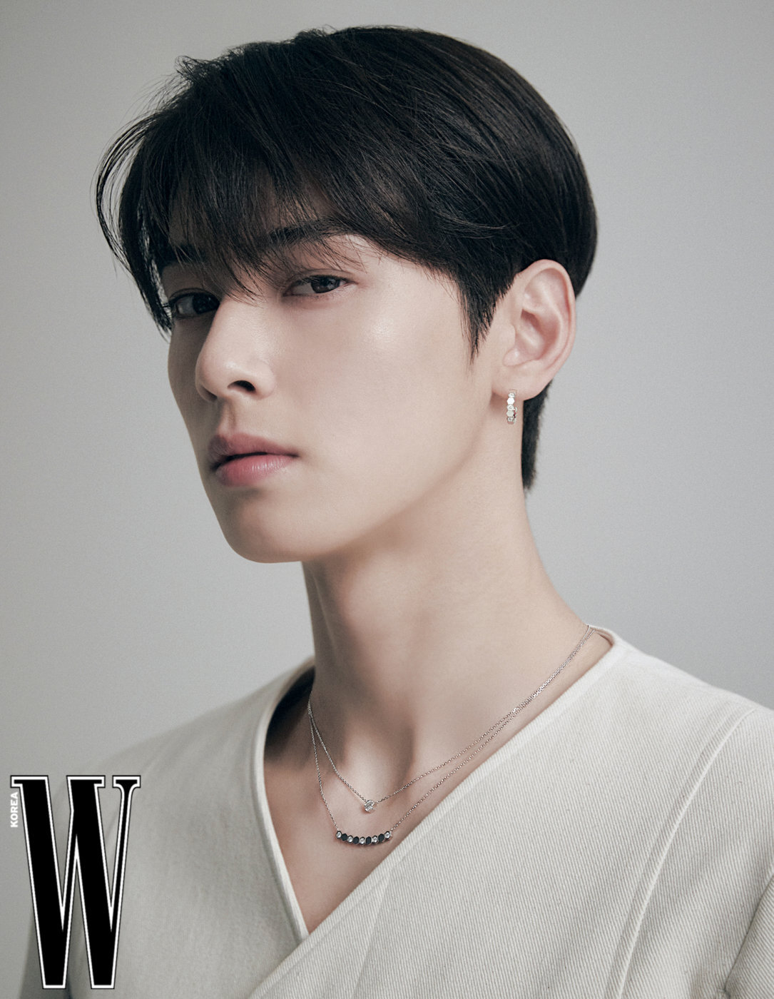 Cha Eun-woo's look for the Chaumet pop-up store event in Seoul wins the  internet: The prince of Chaumet is back