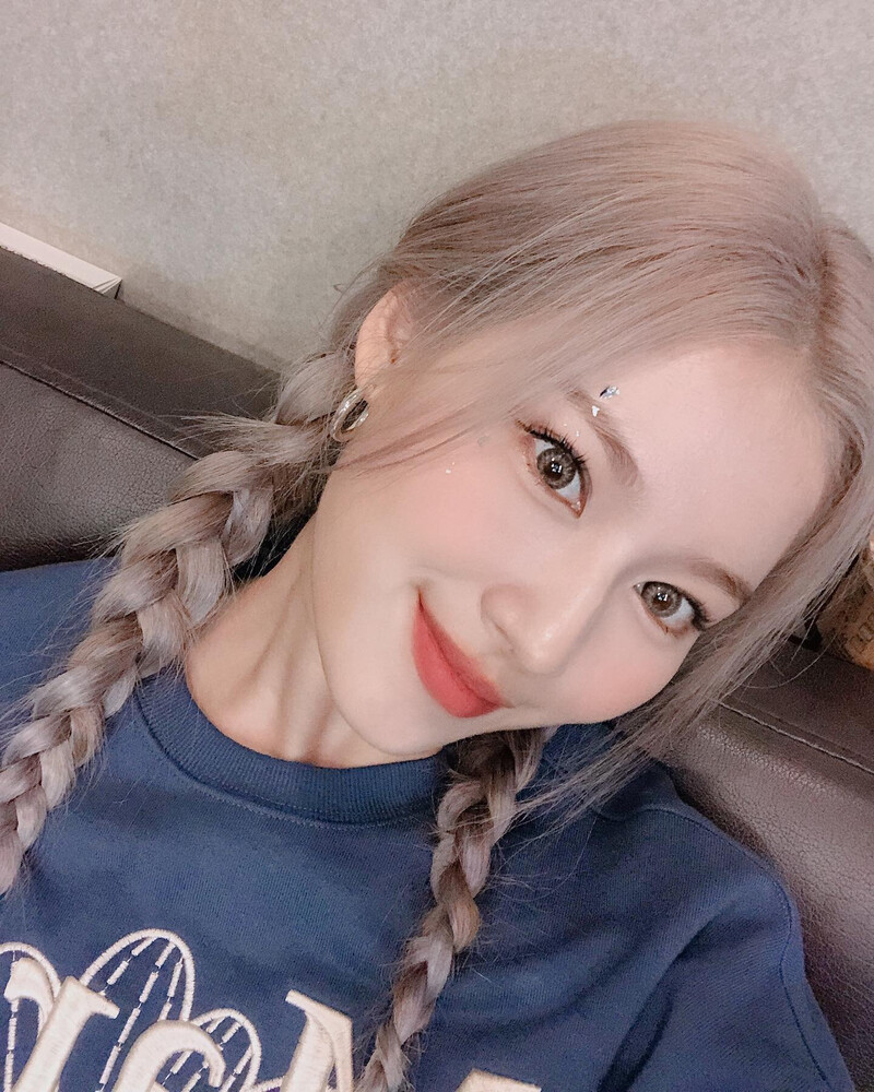 211201 TWICE Instagram Update - Sana documents 1