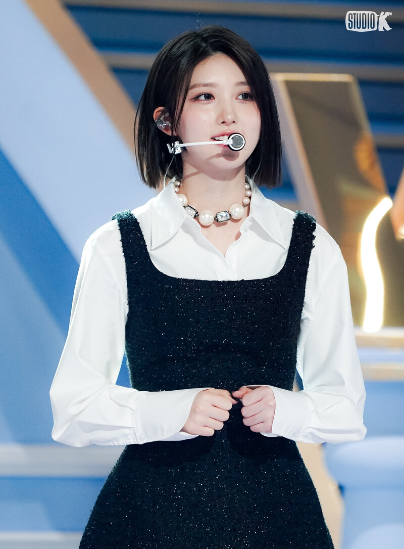 230414 IVE Gaeul - 'I AM' at Music Bank documents 3