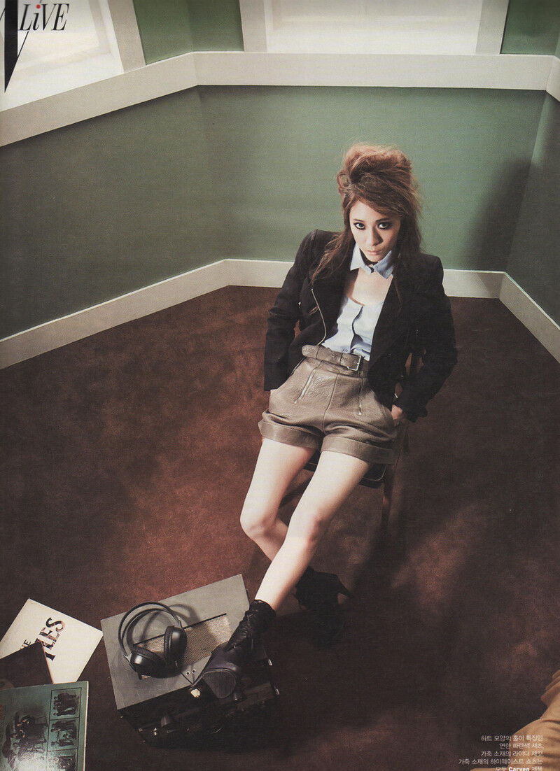 Krystal and Sulli for W Korea - March 2012 Issue [SCANS] documents 5