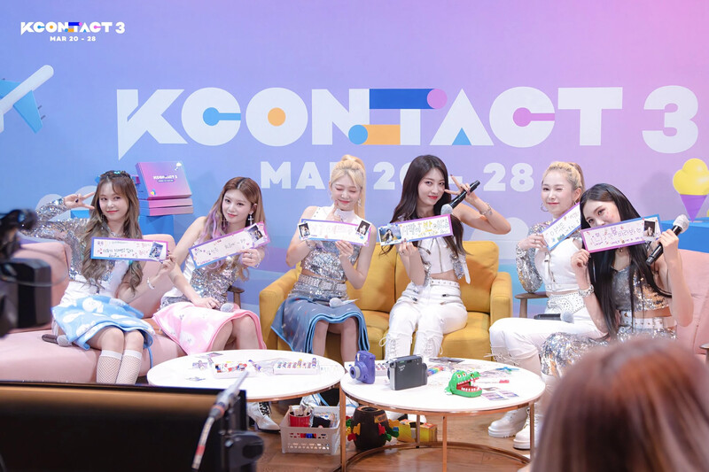 210326 EVERGLOW at KCON:TACT 3 Day 7 documents 10