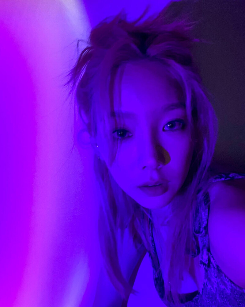 210908 Taeyeon Instagram Update documents 8