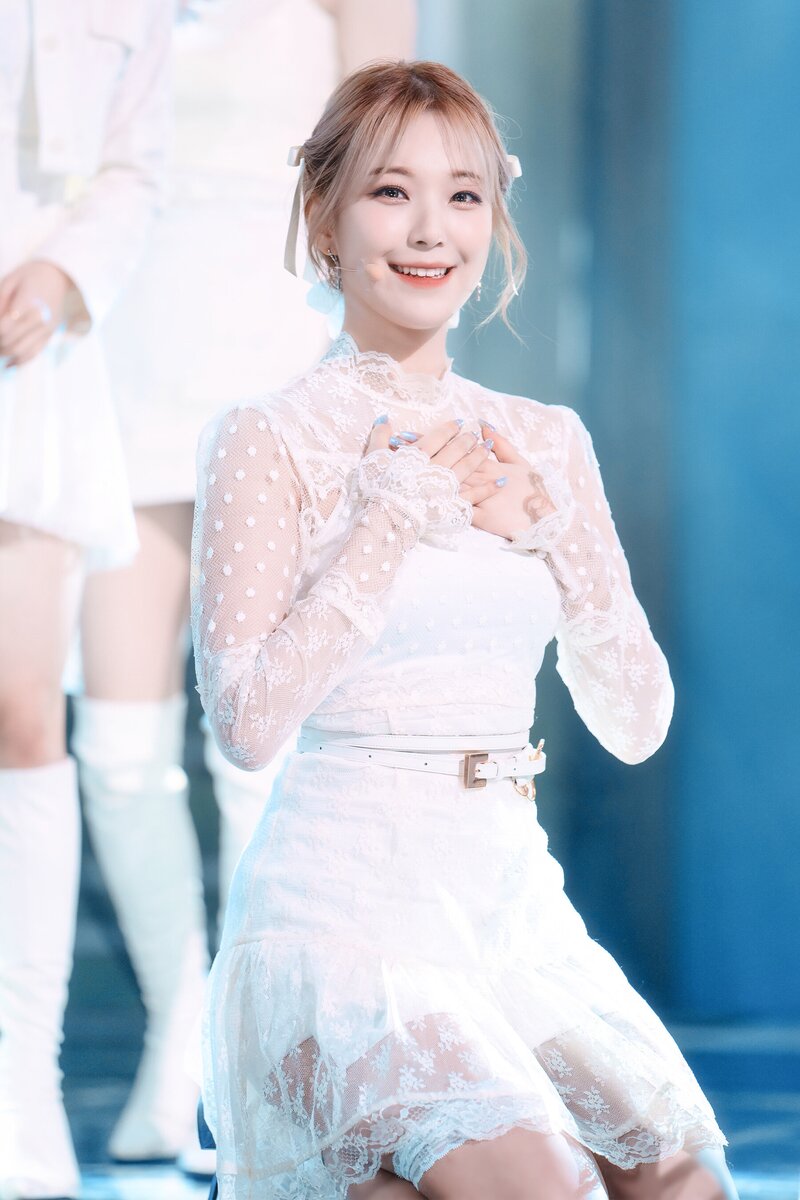 220123 fromis_9 Jiheon - 'DM' at Inkigayo documents 22