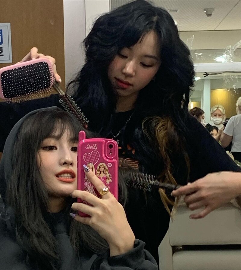 220901 TWICE Momo Instagram Update with Chaeyoung | kpopping