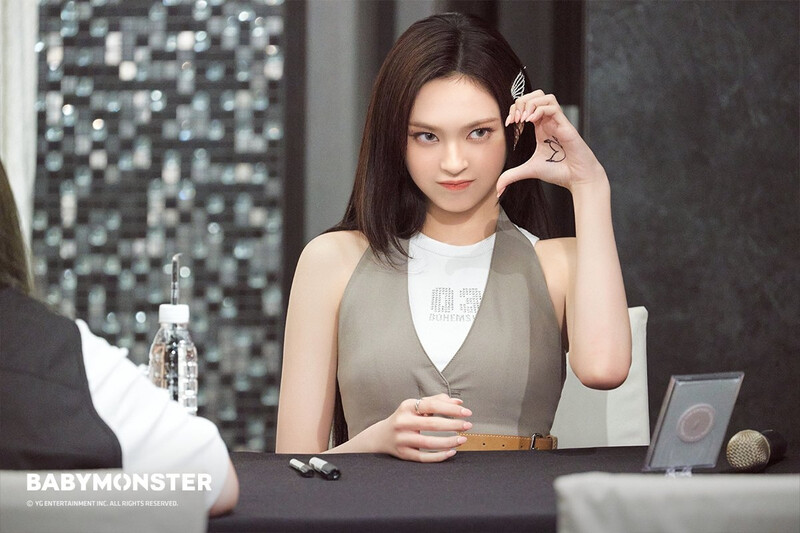 240723 BABYMONSTER - OVERSEAS OFFLINE FAN SIGNING EVENT MOMENTS documents 12