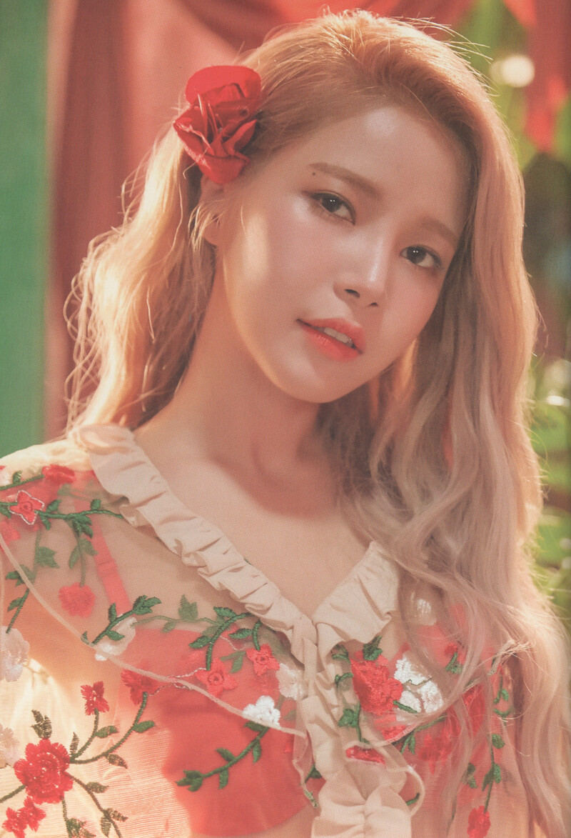 MAMAMOO 7th Mini Album 'Red Moon' [SCANS] documents 3