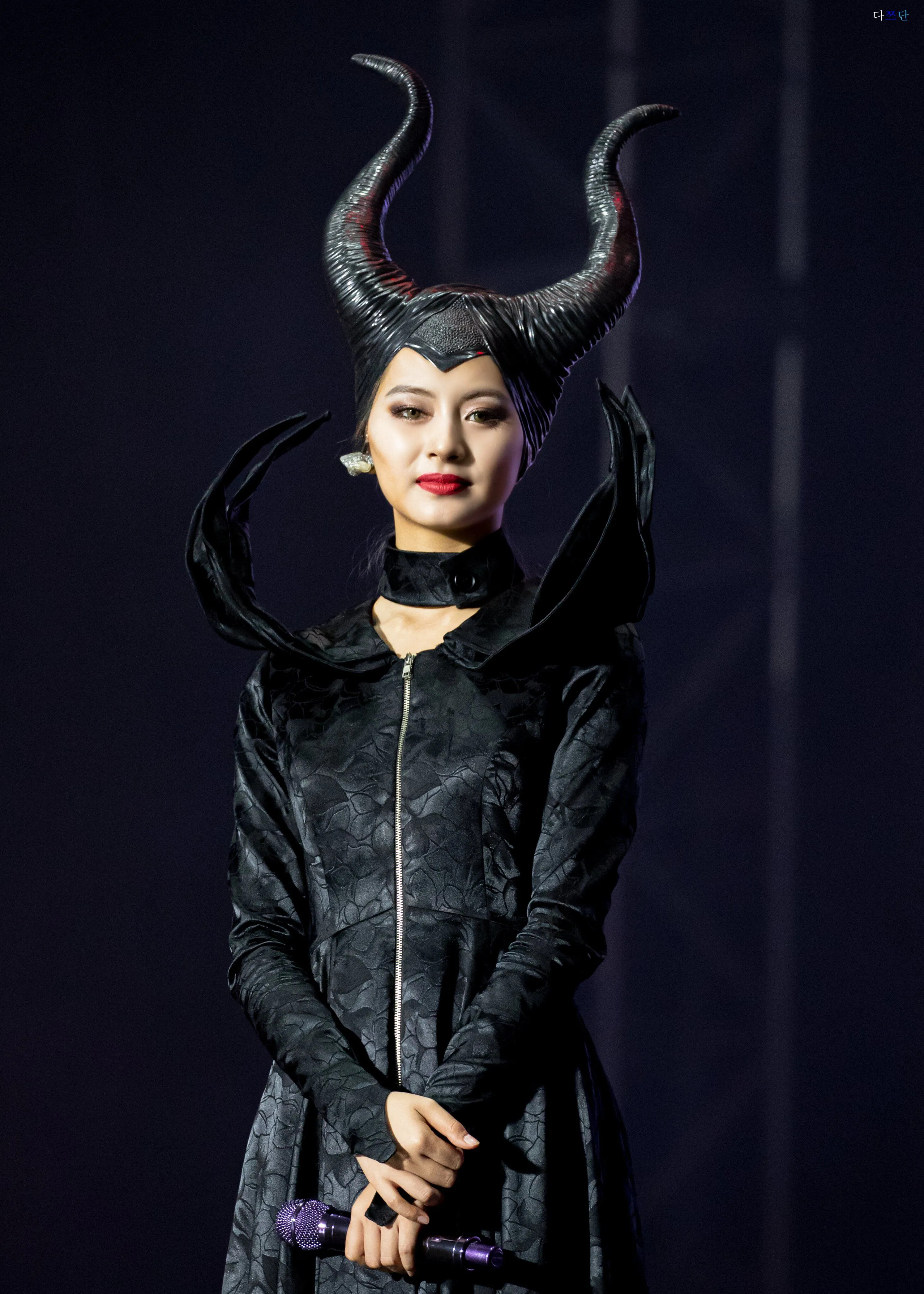 191020 TWICE Tzuyu as Maleficent at 'ONCE HALLOWEEN 2' Fanmeet | kpopping