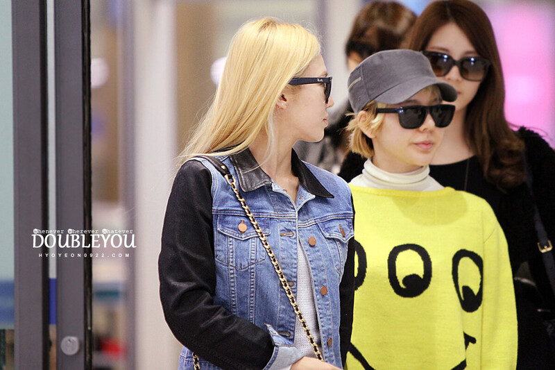 121112 Girls' Generation Hyoyeon at Incheon Airport documents 2