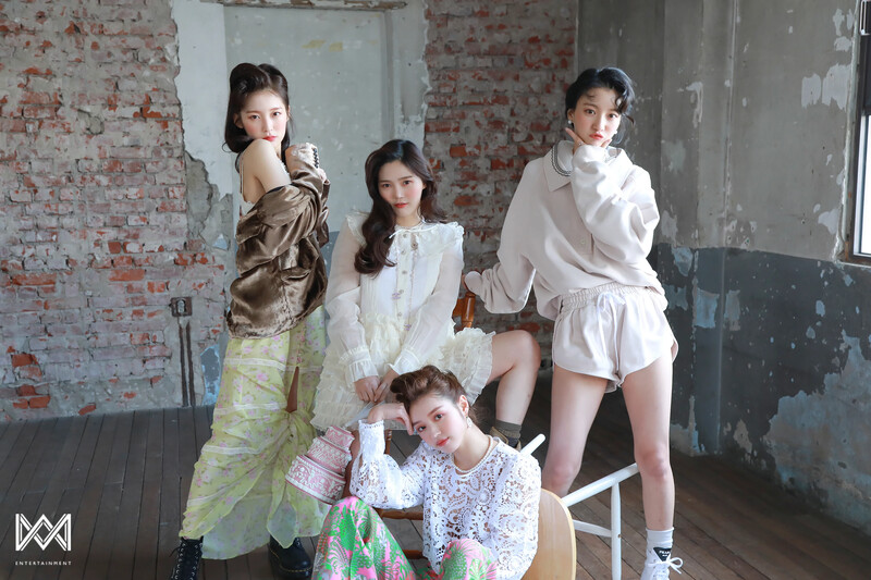 210430 WM Naver Post - OH MY GIRL's W Magazine Photoshoot Behind documents 12