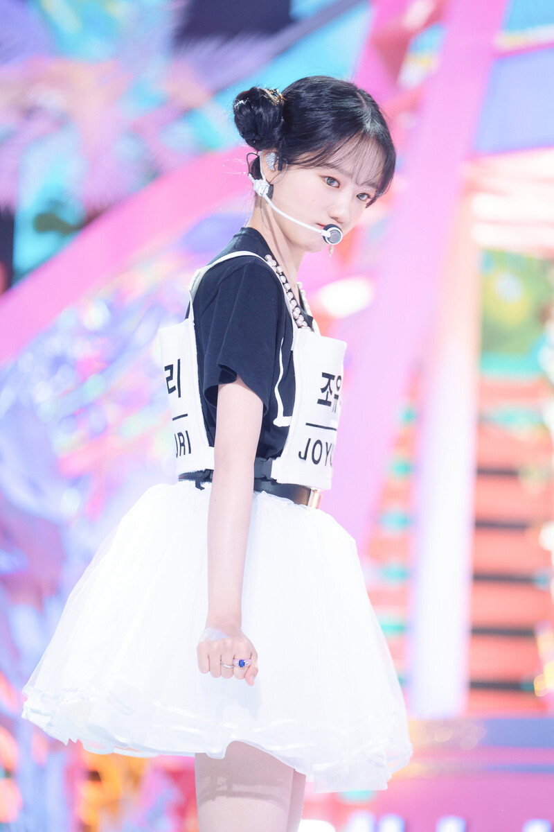 220605 Jo Yuri - 'Love Shhh!' at Inkigayo documents 10