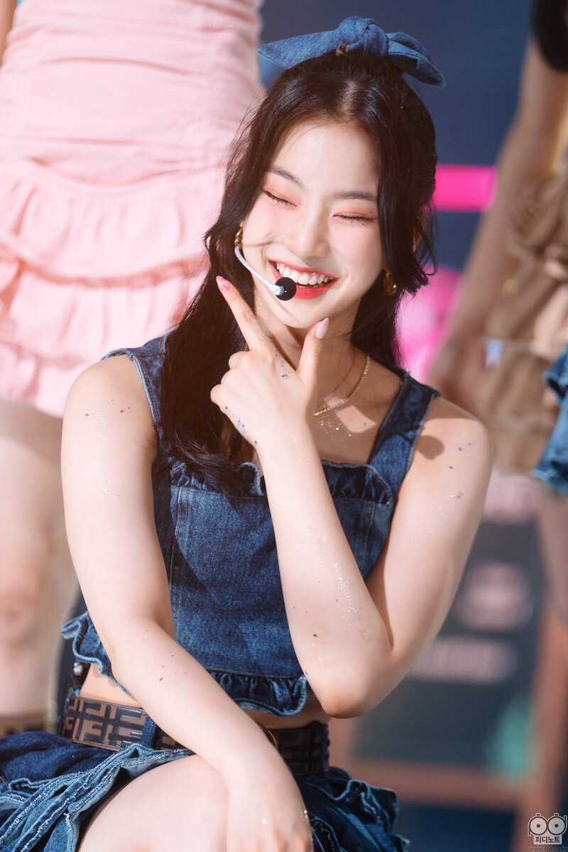 220724 STAYC Isa - 'BEAUTIFUL MONSTER' at SBS Inkigayo documents 1