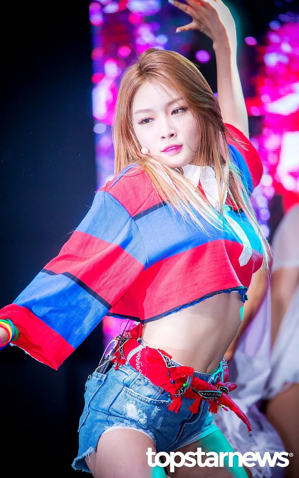 June 7, 2017 Chungha 'Hands on Me' solo debut showcase | Kpopping