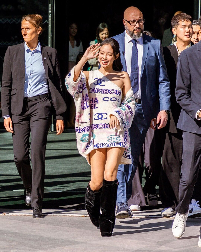 221004 BLACKPINK JENNIE- CHANEL S/S 2023 Womenswear Show at Paris Fashion Week documents 4