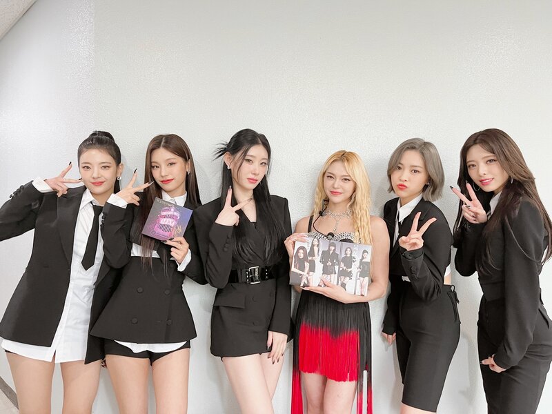 221204 Alexa Twitter Update with ITZY documents 1
