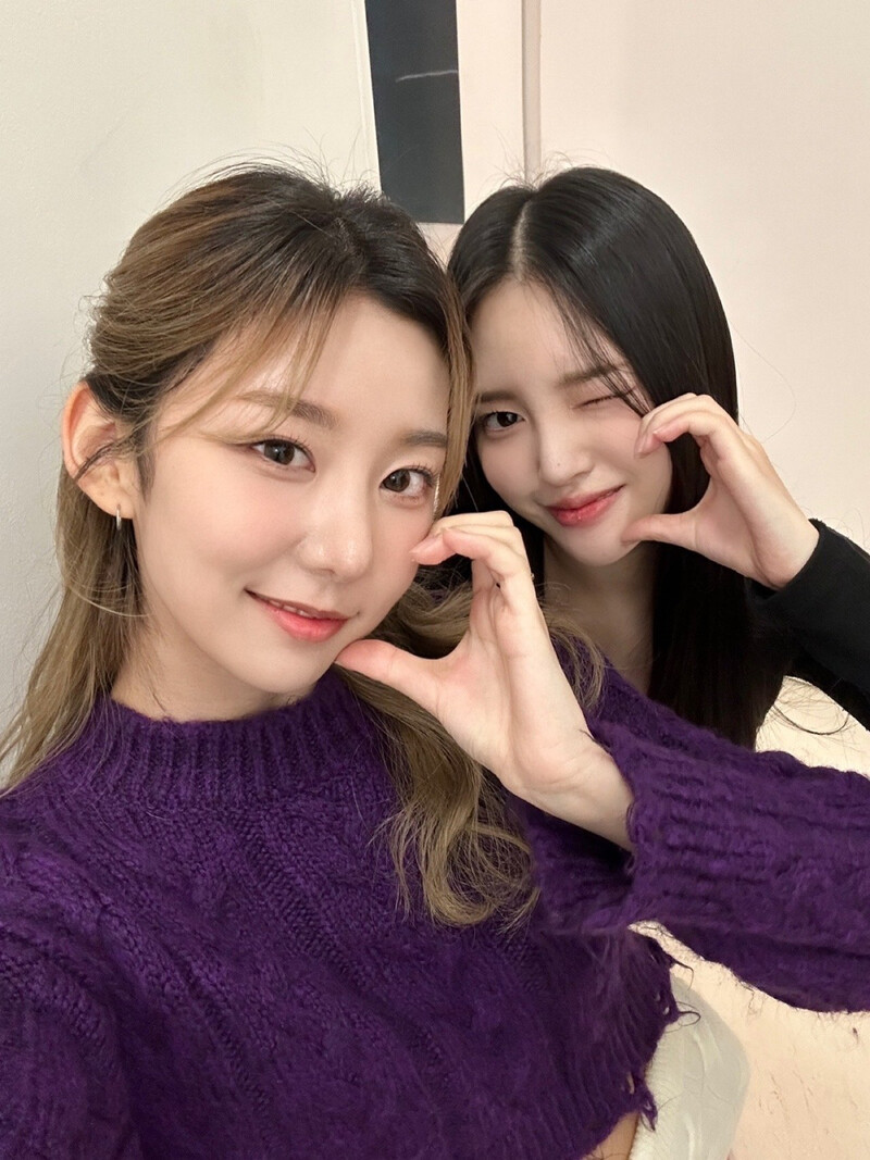 230206 - SEO YUNJU Twitter Update with HAN YEWON documents 2